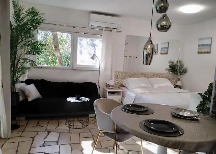 Relax Tiny / Private Pool / Entire 別荘 コルチュラ