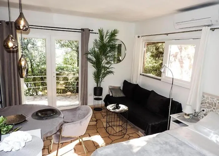 Nyaraló Relax Tiny / Private Pool / Entire Korčula